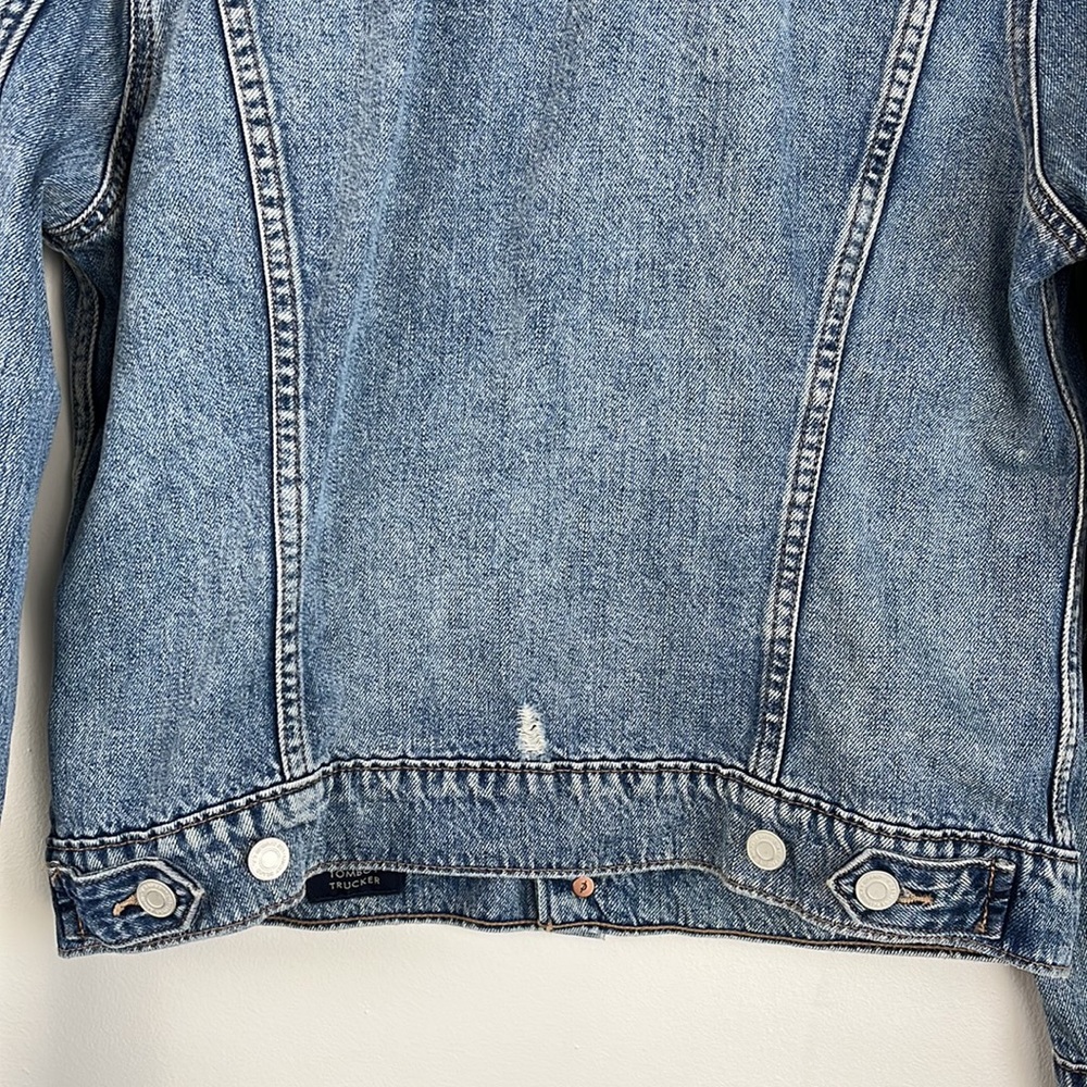 Lucky Brand women’s Tomboy Trucker Denim Jacket. Size Medium - Picture 13 of 14